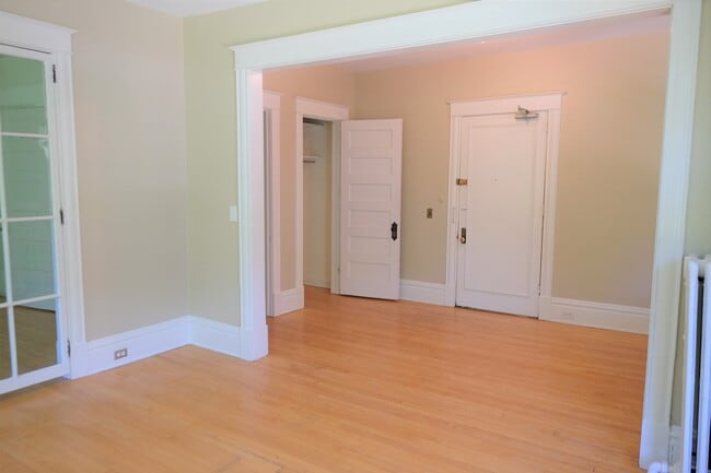 Building Photo - Linden Hills | 4127