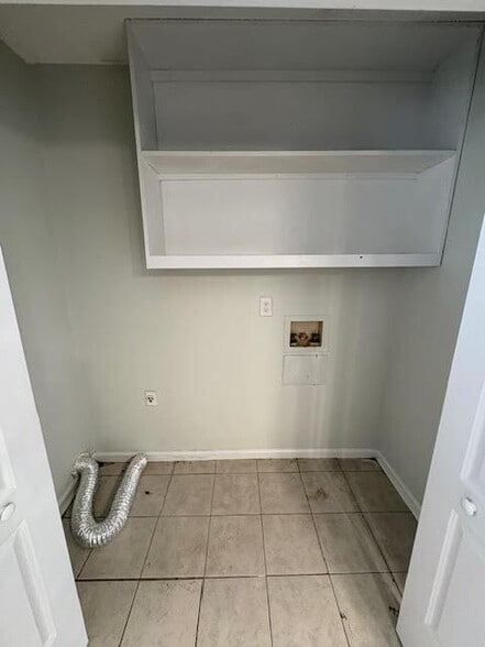 Building Photo - 1907 White Hollow Dr