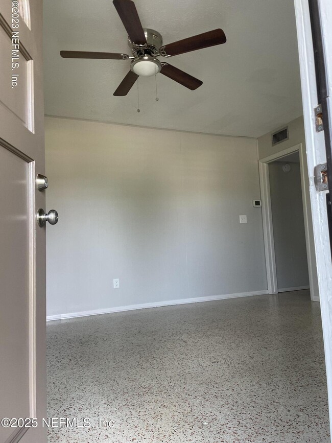 Building Photo - 780 Redfin Dr