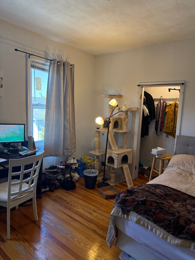 Building Photo - 46 Gesler St