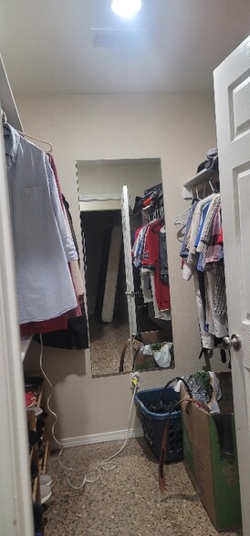 Building Photo - 221 Veranda Rd NW