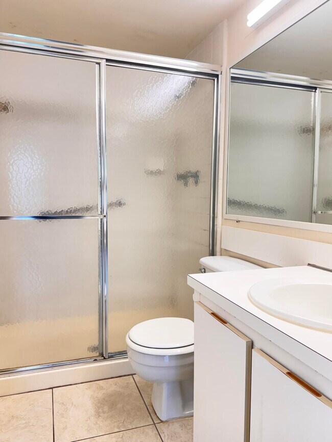 Building Photo - 1015 Green Pine Blvd