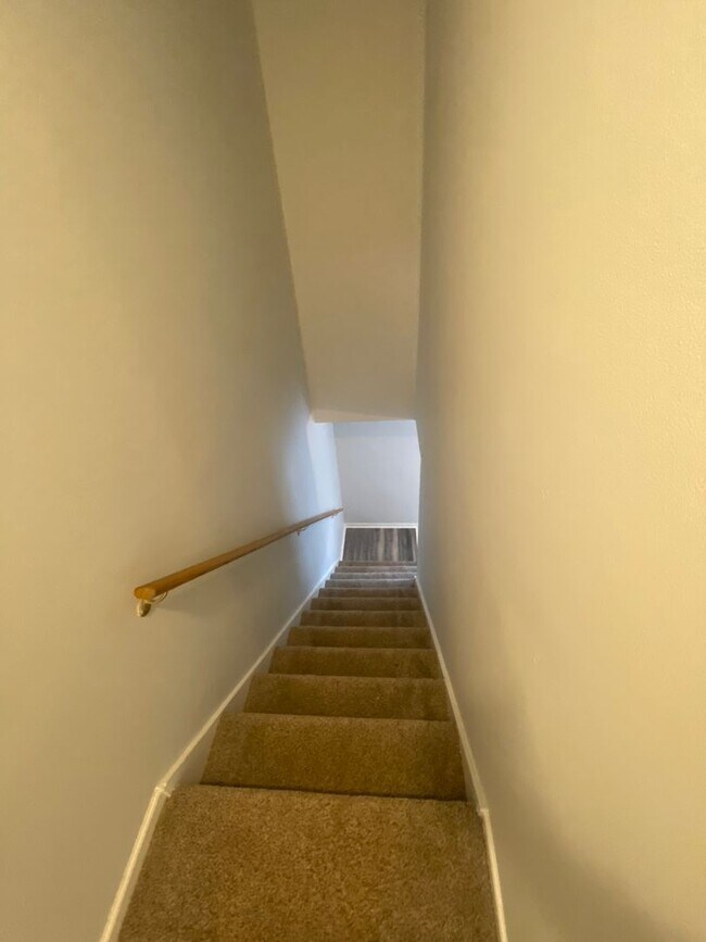 Building Photo - Ivy Street Duplex