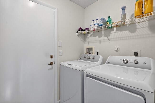 Building Photo - 1520 S Club Dr
