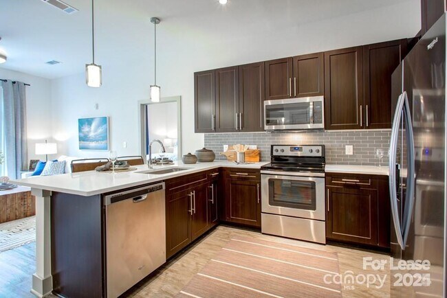 Building Photo - 905 Kenilworth Ave