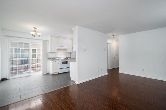 Building Photo - 2 bedroom in Roseway!! Pets OK!