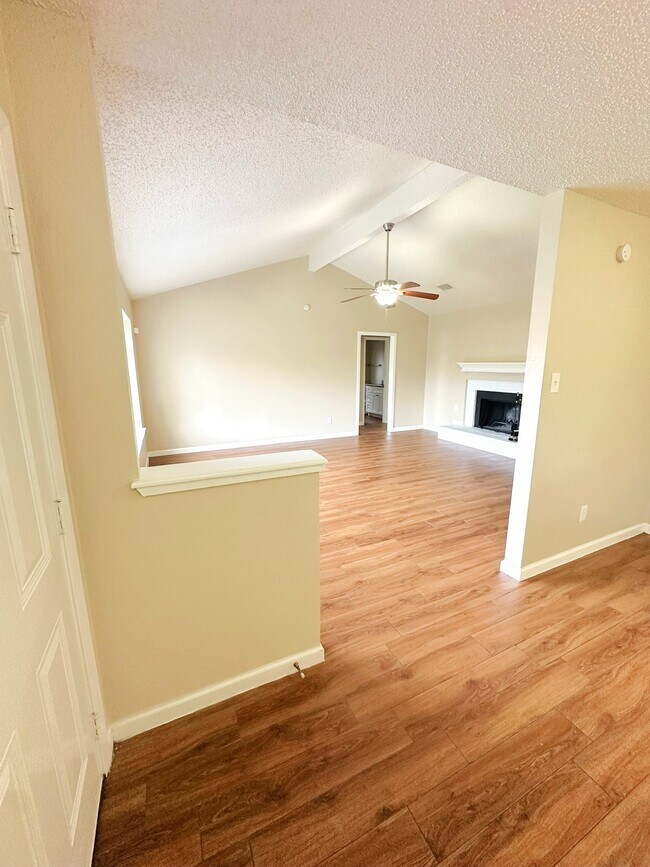 Building Photo - 22610 Leedstown Ln