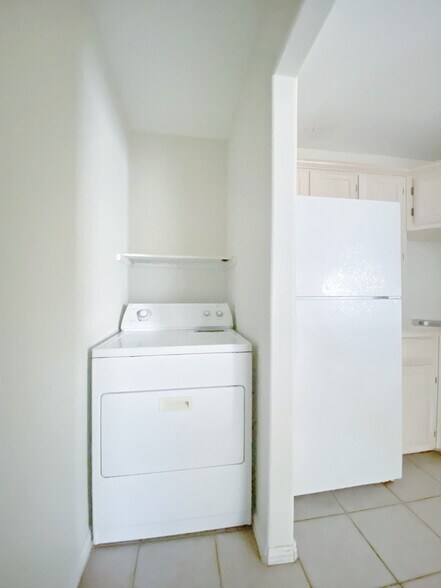 Building Photo - 737 Sonesta Dr