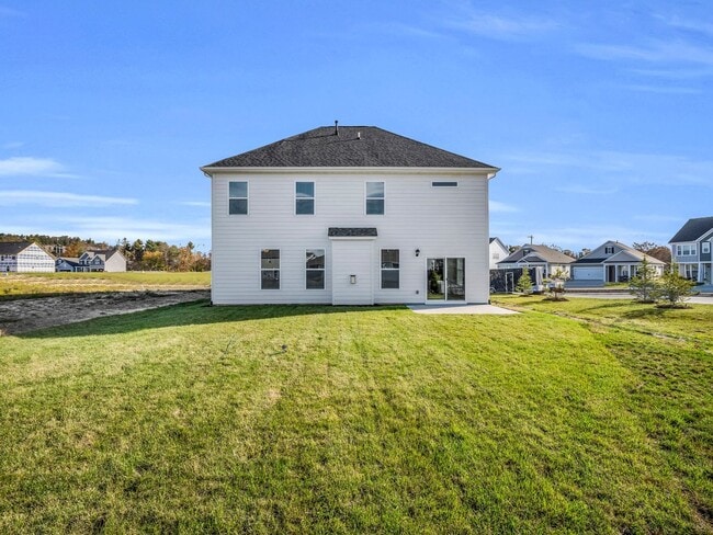 Building Photo - Like new home available in Hendersonville.