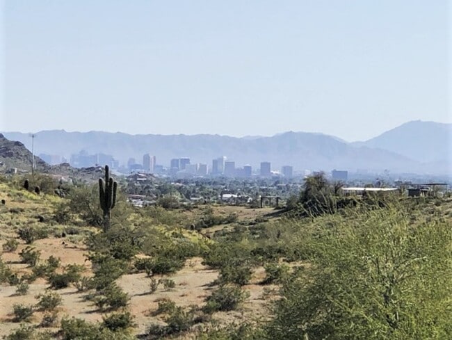 Building Photo - Spacious 1 Bedroom Condo in North Central Phoenix!