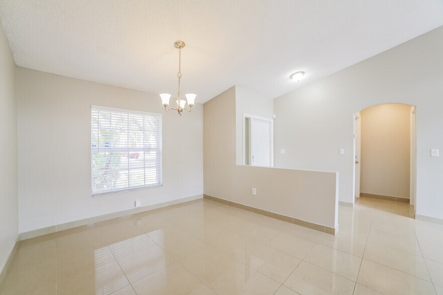 Building Photo - 13010 SW 19th Dr