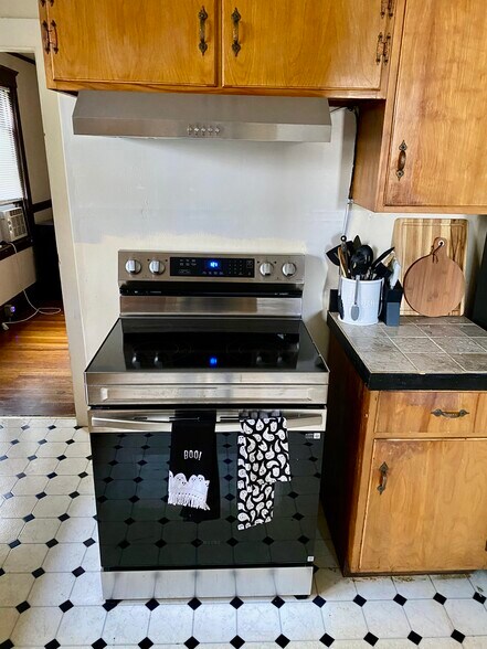 Building Photo - 171 Hillside St