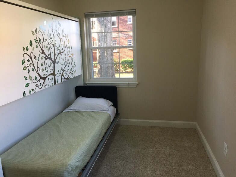 2nd Bedroom - 2100 North Scott Street