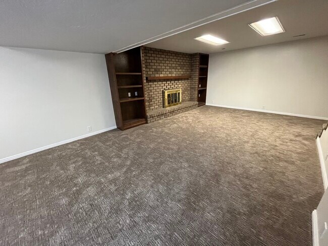 Building Photo - Remodeled West Jordan 4 Bedroom 4 Bath!