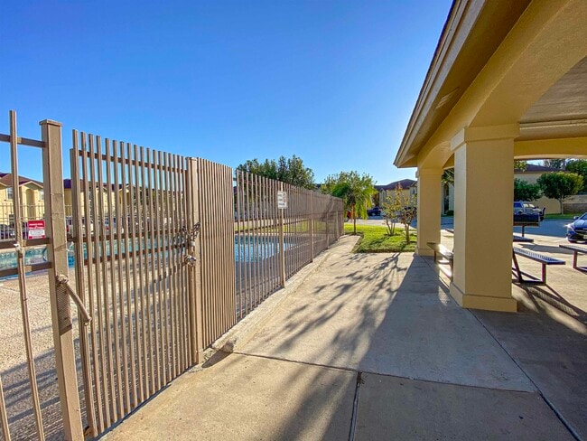 Building Photo - 9804 Cantera Ct