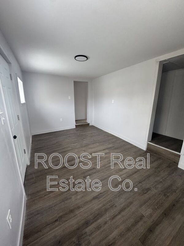 Building Photo - 908 John St