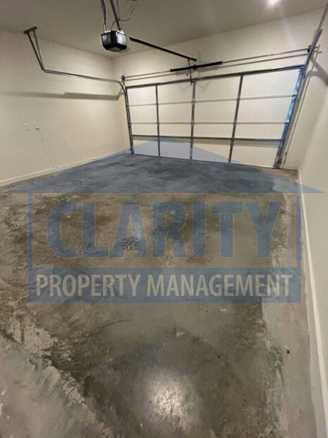 Building Photo - Three bedroom townhome w/ garage!