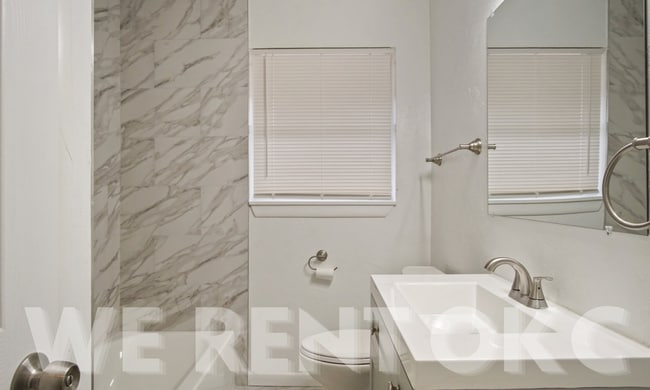 Building Photo - 132 W Jarman Dr