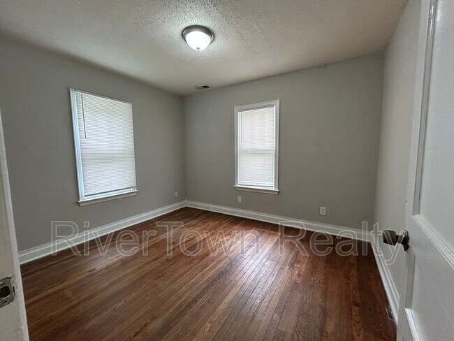 Building Photo - 3587 Fairmont Ave