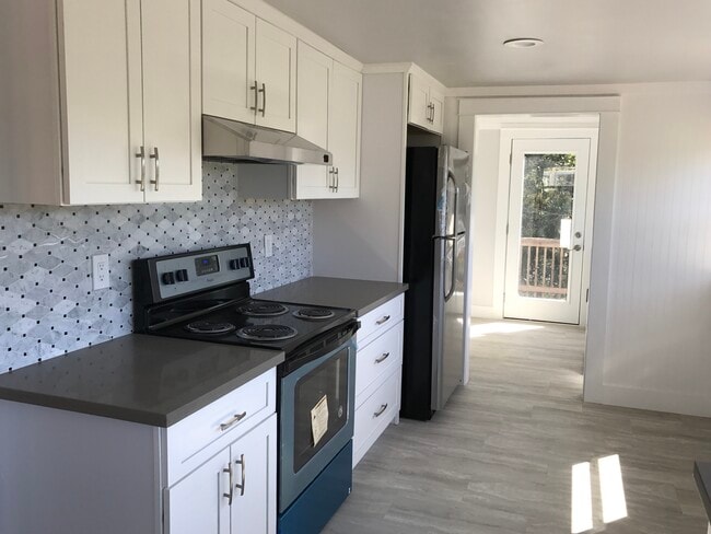 Building Photo - 456 Linden Ave