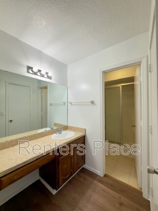 Building Photo - 1907 E 66th Pl