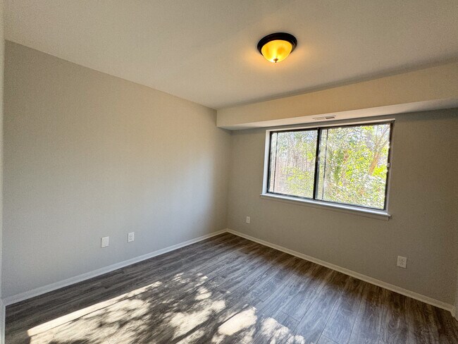Building Photo - 1287 Schaub Dr