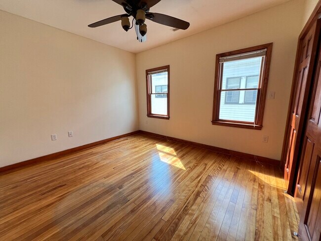 Building Photo - 42 Pinkham Rd