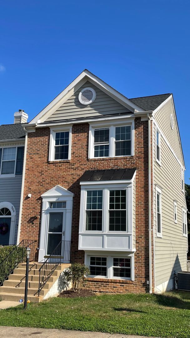 Building Photo - End Unit Townhouse in North Stafford