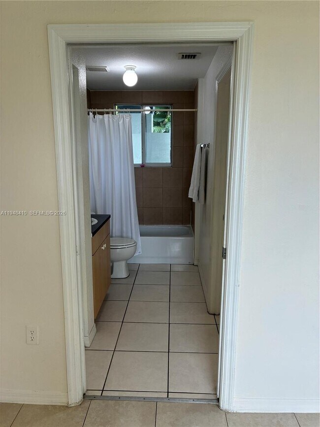 Building Photo - 7516 NE 1st Ave