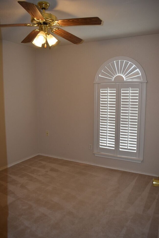 Building Photo - 4bd/2ba house close to shopping and Ft. Hood!