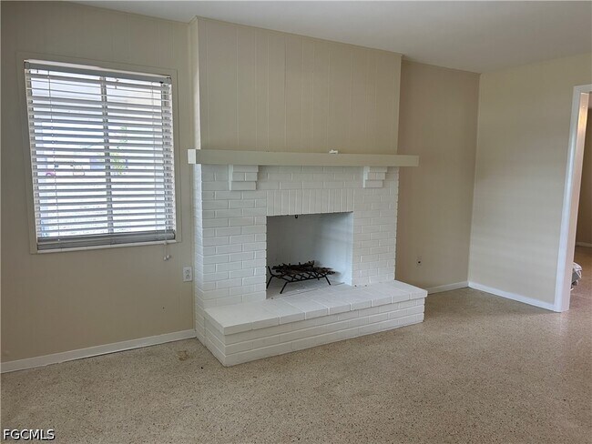 Building Photo - 4320 Pine Lake Rd