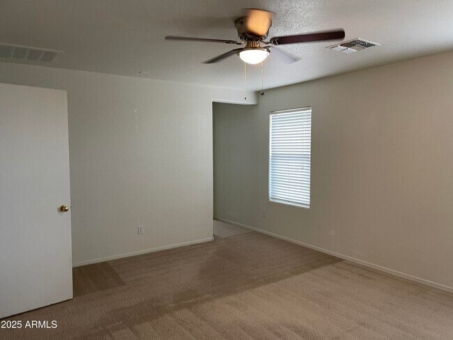 Building Photo - 800 E Cowboy Cove Trail