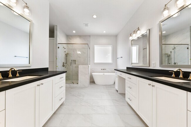 Building Photo - 1127 E 23rd St