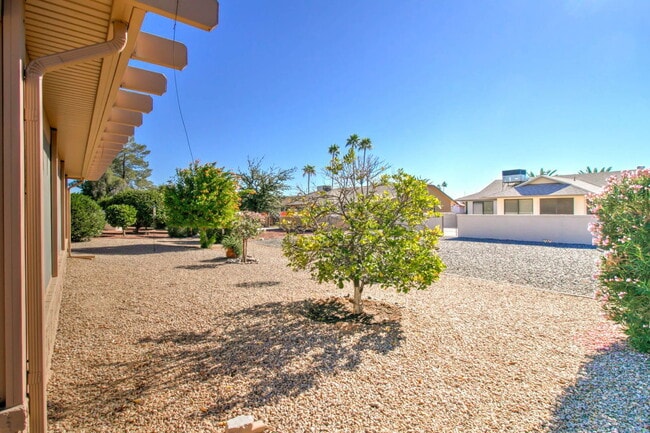 Building Photo - 14743 W Yosemite Dr