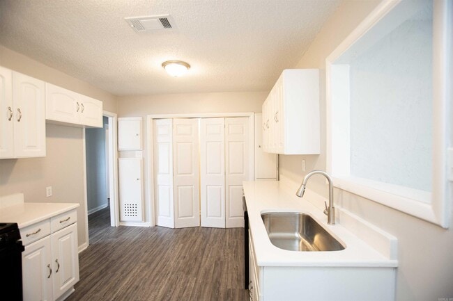 Building Photo - 2113 Muldrow Dr