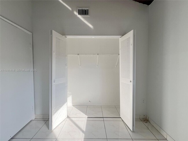 Building Photo - 1909 SW 107th Ave