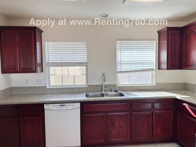 Building Photo - Spacious 4 Bed Home in Copper Hills Neighborhood!