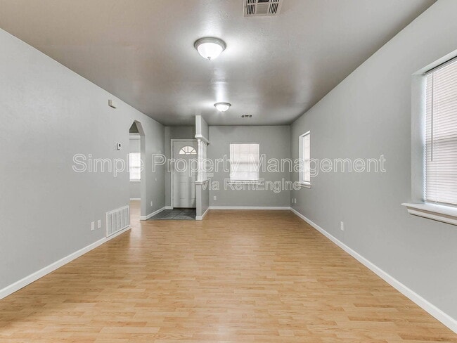 Building Photo - 137 S Draper Ave