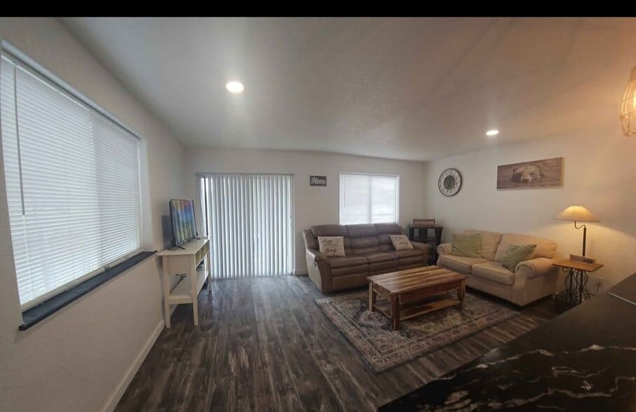 Building Photo - 283 NE West Ave