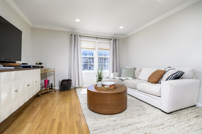 Building Photo - 28 3rd St