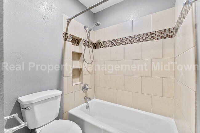 Building Photo - 2907 Ashbury Dr