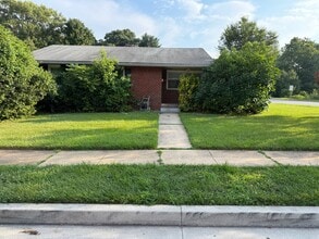 Building Photo - 9083 Meadow Heights Rd