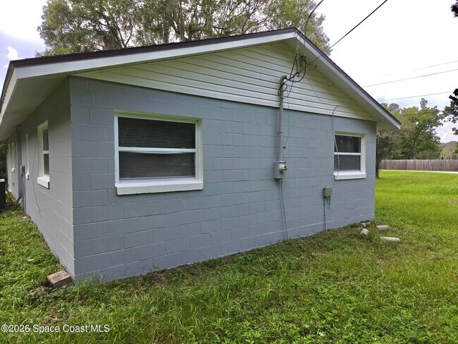 Building Photo - 555 Kings Way