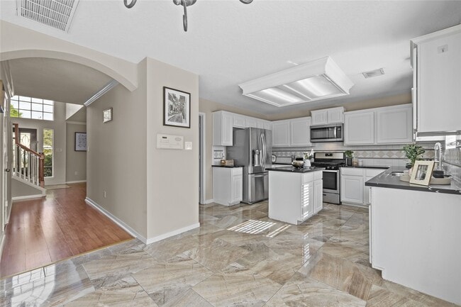 Building Photo - 2018 Waverly Glend Dr