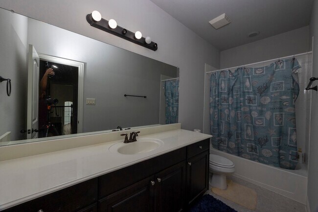 Building Photo - 5579 Lightfoot Ln