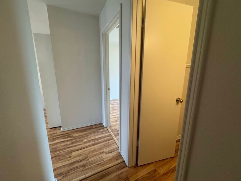 Building Photo - 1701 Benttree Dr