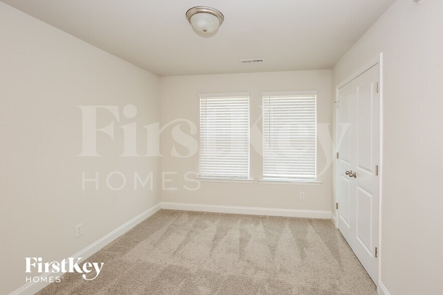 Building Photo - 2019 Cypress Village Dr NW