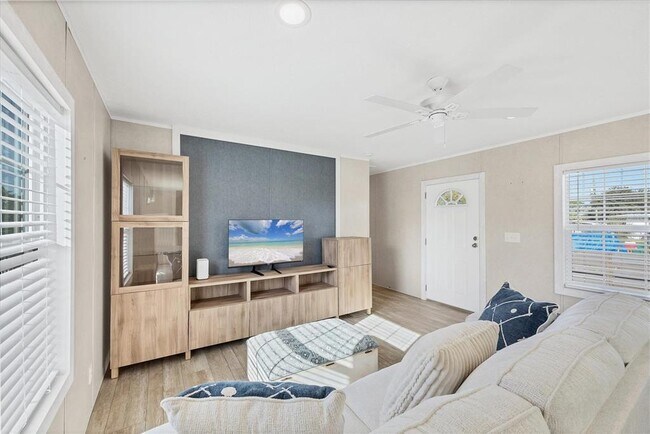 Building Photo - 3230 Smith St