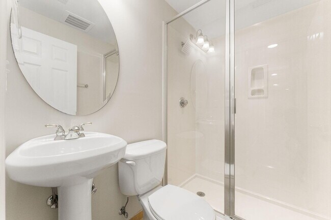 Building Photo - 1732 W County Hwy 30A