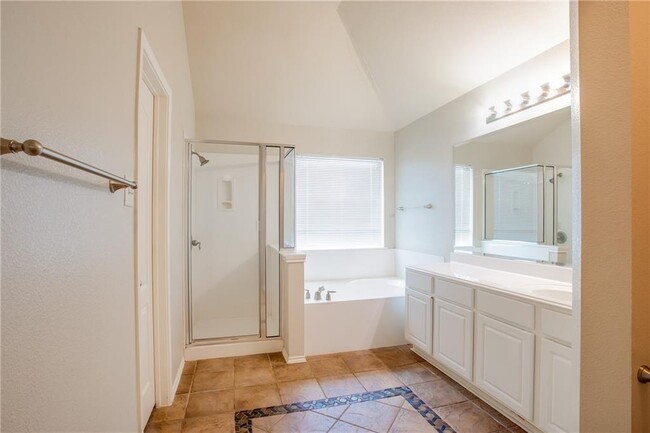 Building Photo - 1200 Rainbow Parke Dr